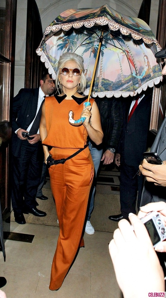 ladygaga-parasol2